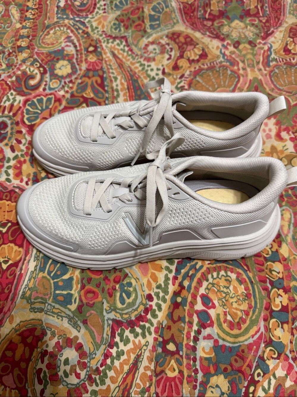 Vionic Walk Max Women's Lace Up Comfort Sneaker bone colored size 10